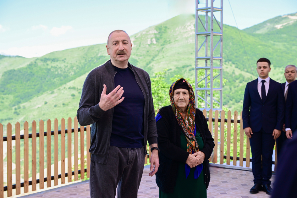 Prezident İlham Əliyev Şuşanın Böyük Qaladərəsi kəndində görülən işlərlə tanış olub, sakinlərlə görüşüb (FOTO/VİDEO)