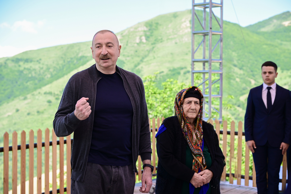 Prezident İlham Əliyev Şuşanın Böyük Qaladərəsi kəndində görülən işlərlə tanış olub, sakinlərlə görüşüb (FOTO/VİDEO)