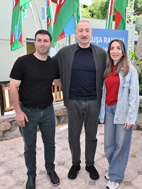 Prezident İlham Əliyev Şuşanın Böyük Qaladərəsi kəndində görülən işlərlə tanış olub, sakinlərlə görüşüb (FOTO/VİDEO)
