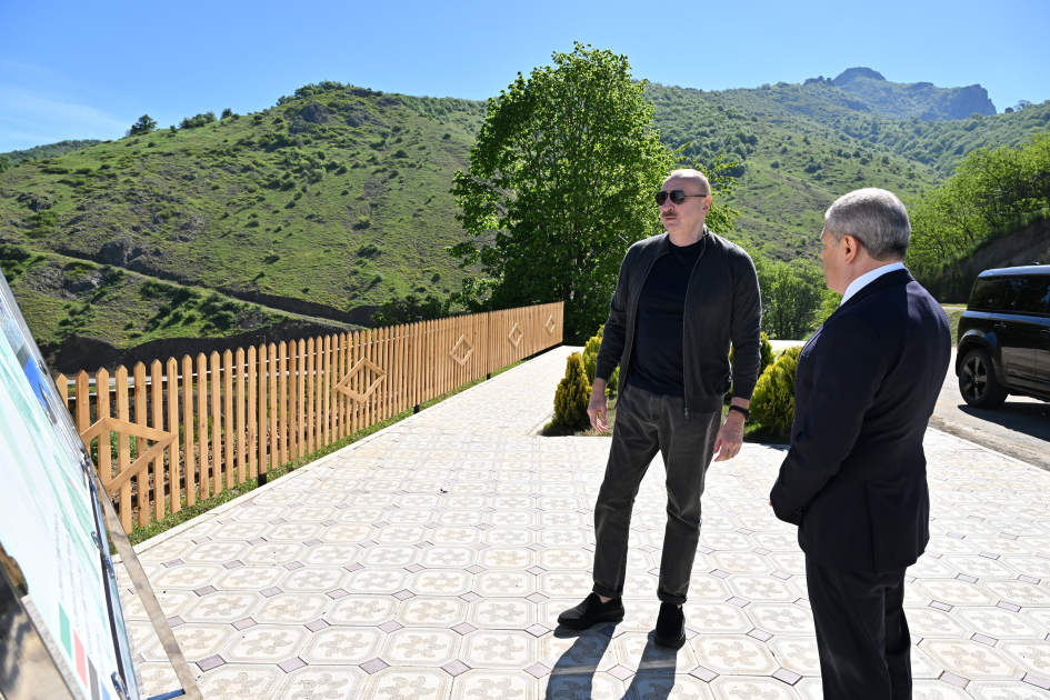 Prezident İlham Əliyev Şuşanın Böyük Qaladərəsi kəndində görülən işlərlə tanış olub, sakinlərlə görüşüb (FOTO/VİDEO)
