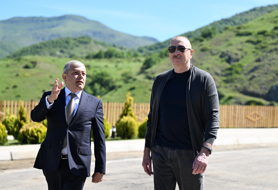 Prezident İlham Əliyev Şuşanın Böyük Qaladərəsi kəndində görülən işlərlə tanış olub, sakinlərlə görüşüb (FOTO/VİDEO)