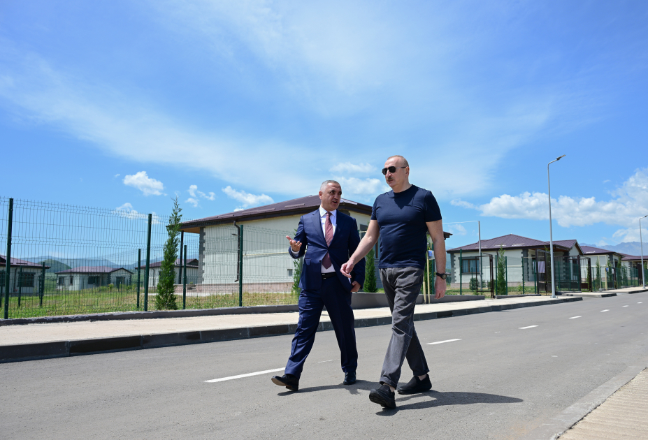 Prezident İlham Əliyev Xocalıda hərbi qulluqçular üçün nəzərdə tutulan fərdi evlərdə yaradılmış şəraitlə tanış olub (FOTO)