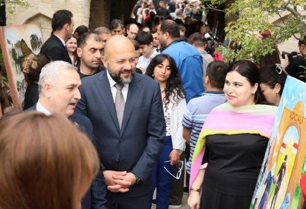 İçərişəhərdə "Qarabağ Mədəniyyət Xəritəsi - Hər Rayonun Öz Səsi" festivalının açılışı olub (FOTO)