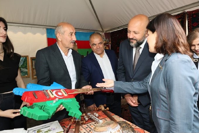 İçərişəhərdə "Qarabağ Mədəniyyət Xəritəsi - Hər Rayonun Öz Səsi" festivalının açılışı olub (FOTO)