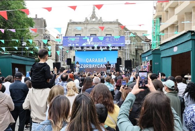 İçərişəhərdə "Qarabağ Mədəniyyət Xəritəsi - Hər Rayonun Öz Səsi" festivalının açılışı olub (FOTO)