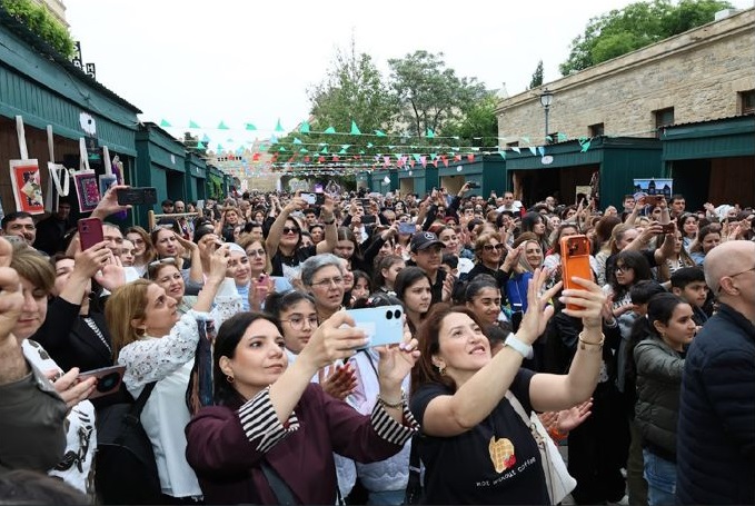İçərişəhərdə "Qarabağ Mədəniyyət Xəritəsi - Hər Rayonun Öz Səsi" festivalının açılışı olub (FOTO)