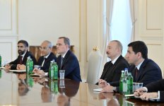 Prezident İlham Əliyev ABŞ Dövlət katibinin iqtisadiyyat, enerji və biznes məsələləri üzrə köməkçisinin başçılıq etdiyi nümayəndə heyətini qəbul edib (FOTO)