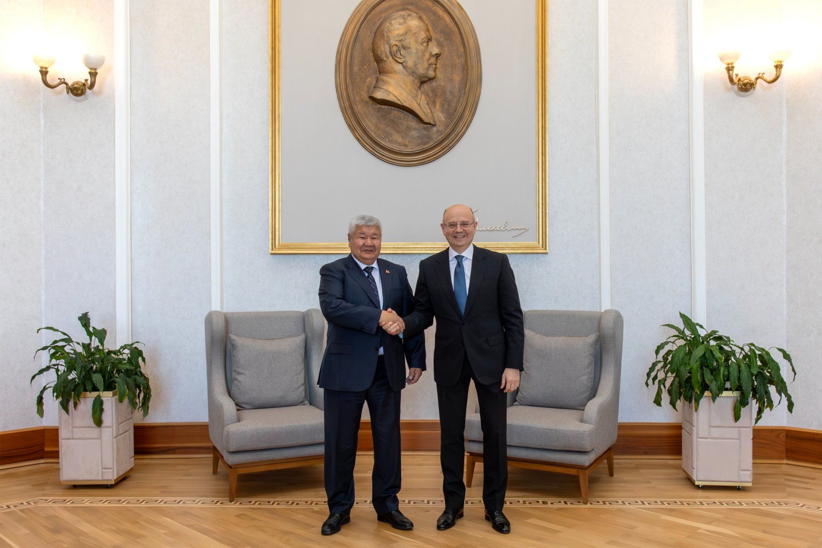 Azərbaycan və Qırğızıstan energetika nazirləri əməkdaşlığın genişləndirilməsi imkanlarını müzakirə ediblər (FOTO)