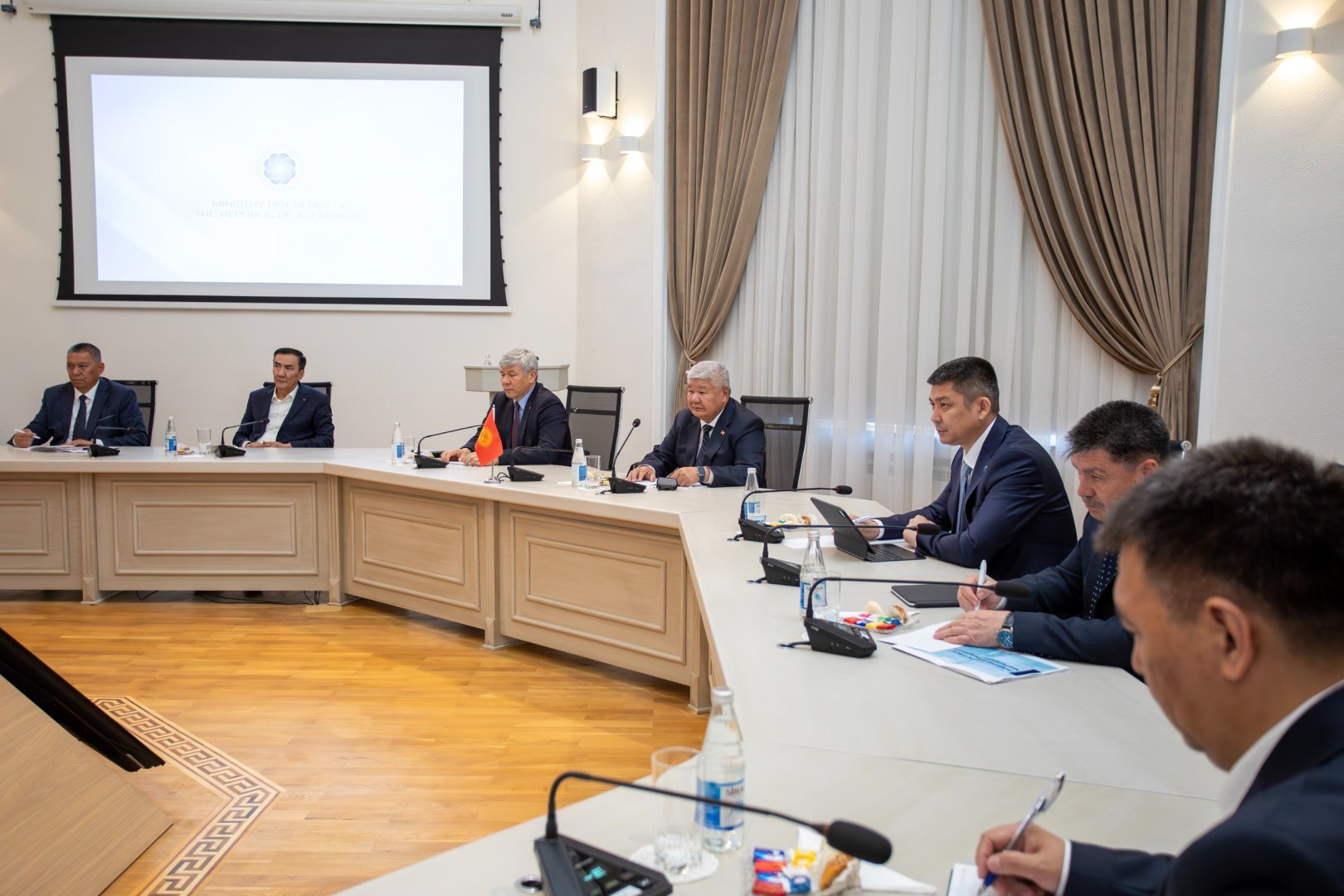 Azərbaycan və Qırğızıstan energetika nazirləri əməkdaşlığın genişləndirilməsi imkanlarını müzakirə ediblər (FOTO)