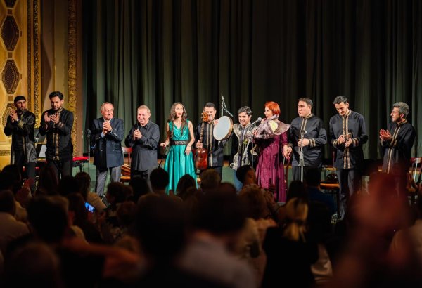 Lusern sarayında Azərbaycan musiqiləri səsləndirilib (FOTO)