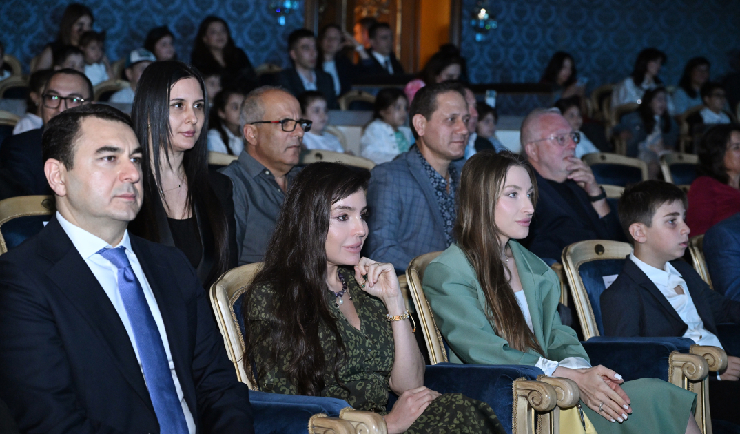 Leyla Əliyeva və Alona Əliyeva Akademik Musiqili Teatrda “Balaca şahzadə” əsəri əsasında hazırlanmış eyniadlı tamaşanı izləyiblər (FOTO)