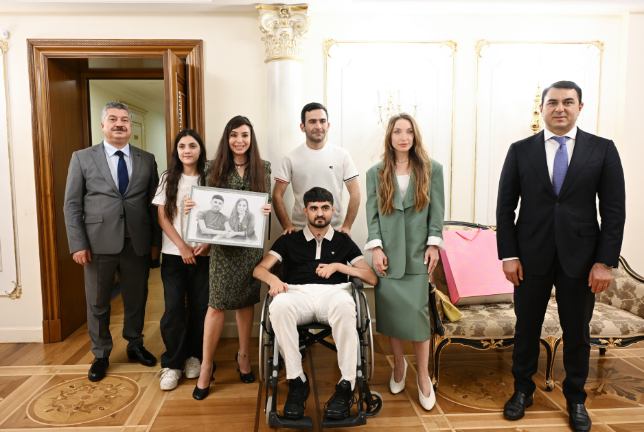 Leyla Əliyeva və Alona Əliyeva Akademik Musiqili Teatrda “Balaca şahzadə” əsəri əsasında hazırlanmış eyniadlı tamaşanı izləyiblər (FOTO)