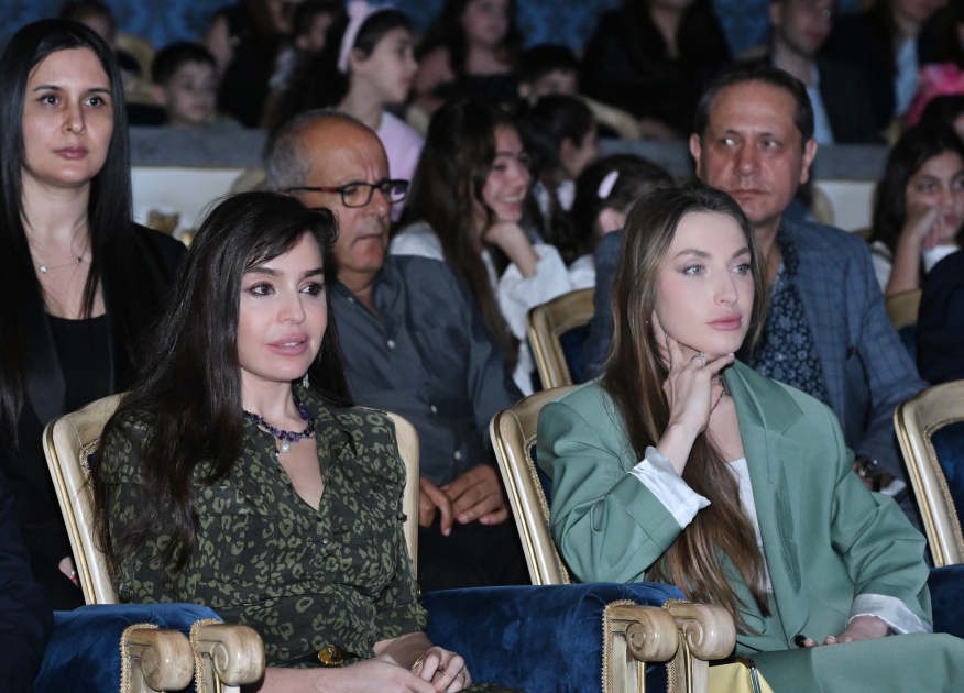 Leyla Əliyeva və Alona Əliyeva Akademik Musiqili Teatrda “Balaca şahzadə” əsəri əsasında hazırlanmış eyniadlı tamaşanı izləyiblər (FOTO)