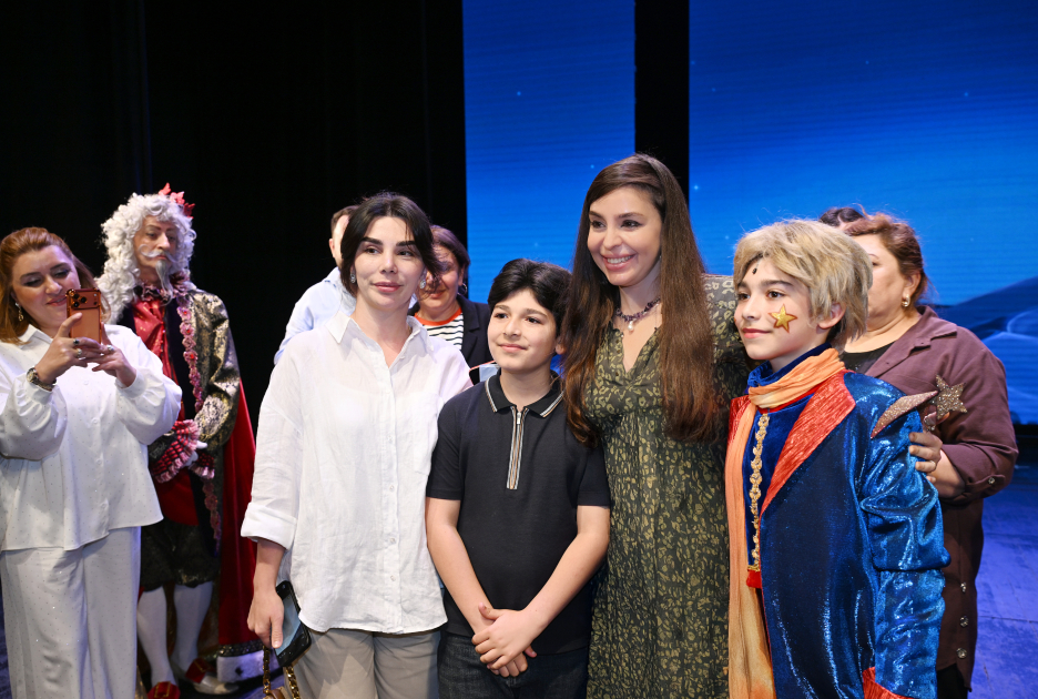 Leyla Əliyeva və Alona Əliyeva Akademik Musiqili Teatrda “Balaca şahzadə” əsəri əsasında hazırlanmış eyniadlı tamaşanı izləyiblər (FOTO)