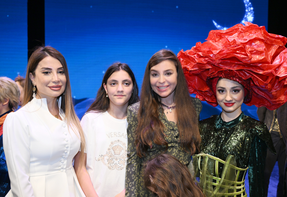 Leyla Əliyeva və Alona Əliyeva Akademik Musiqili Teatrda “Balaca şahzadə” əsəri əsasında hazırlanmış eyniadlı tamaşanı izləyiblər (FOTO)