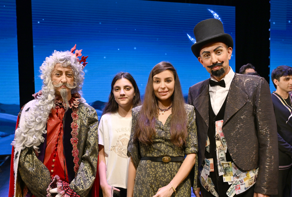 Leyla Əliyeva və Alona Əliyeva Akademik Musiqili Teatrda “Balaca şahzadə” əsəri əsasında hazırlanmış eyniadlı tamaşanı izləyiblər (FOTO)