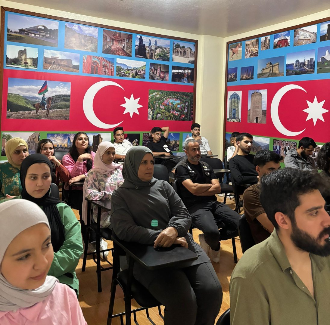 Kavaşrada yeniyetmə və gənclər "Azərbaycan" şeirini söyləyib (FOTO)