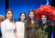 Leyla Əliyeva və Alona Əliyeva Akademik Musiqili Teatrda “Balaca şahzadə” əsəri əsasında hazırlanmış eyniadlı tamaşanı izləyiblər (FOTO)