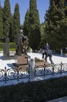 AZAL kollektivi və mülki aviasiyanın digər nümayəndələri Fəxri xiyabanı ziyarət edib (FOTO)