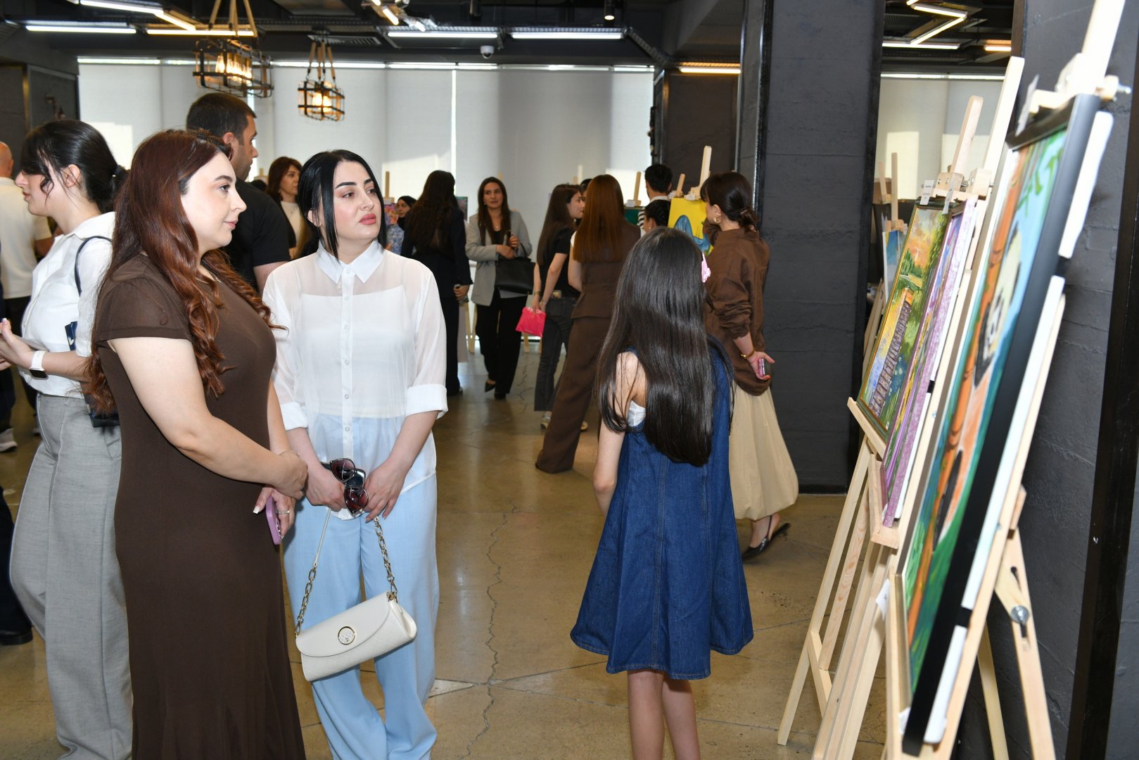 RİNN şəhid ailələrinin əl işlərinin V sərgi-satış yarmarkasını keçirib (FOTO)