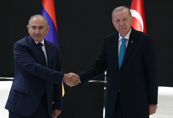 Ərdoğan və Paşinyan təbrikləşiblər