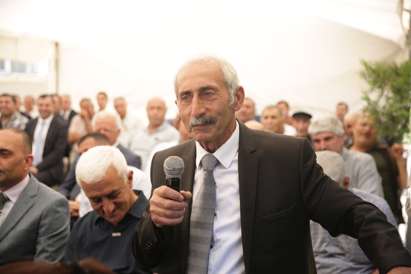 Elnur Rzayev Uzunoba kəndində sakinlərlə görüşüb (FOTO)