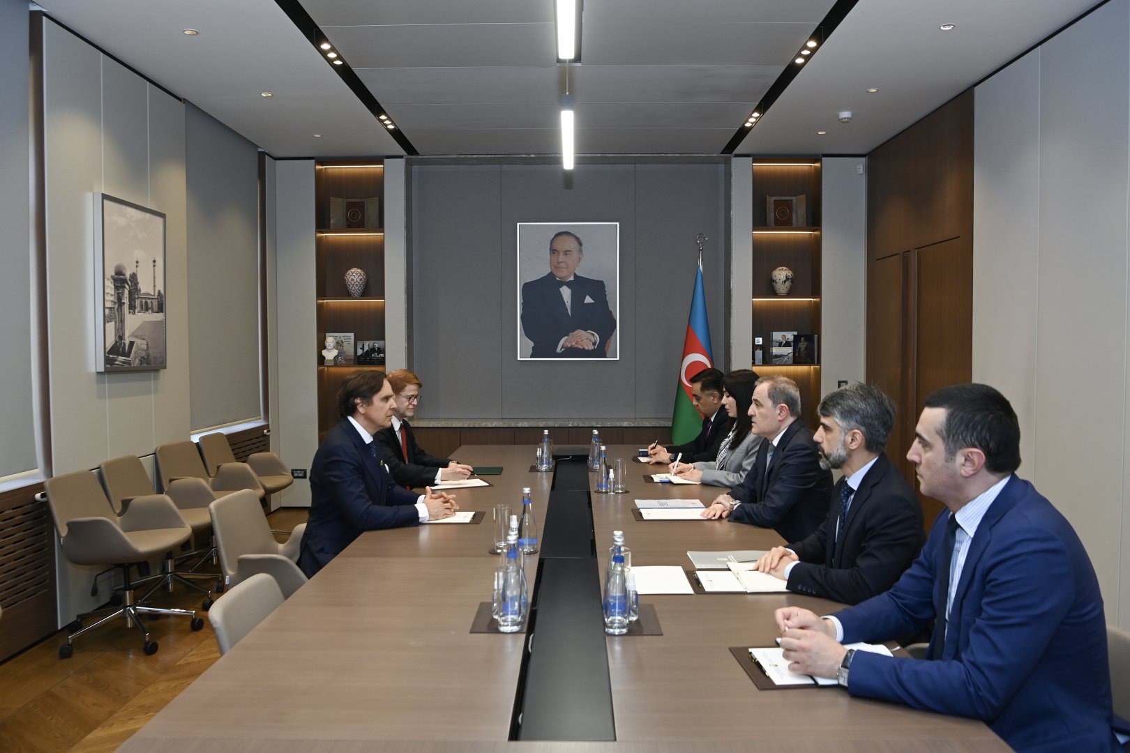 Yeni səfir etimadnaməsinin surətini Ceyhun Bayramova təqdim edib (FOTO)