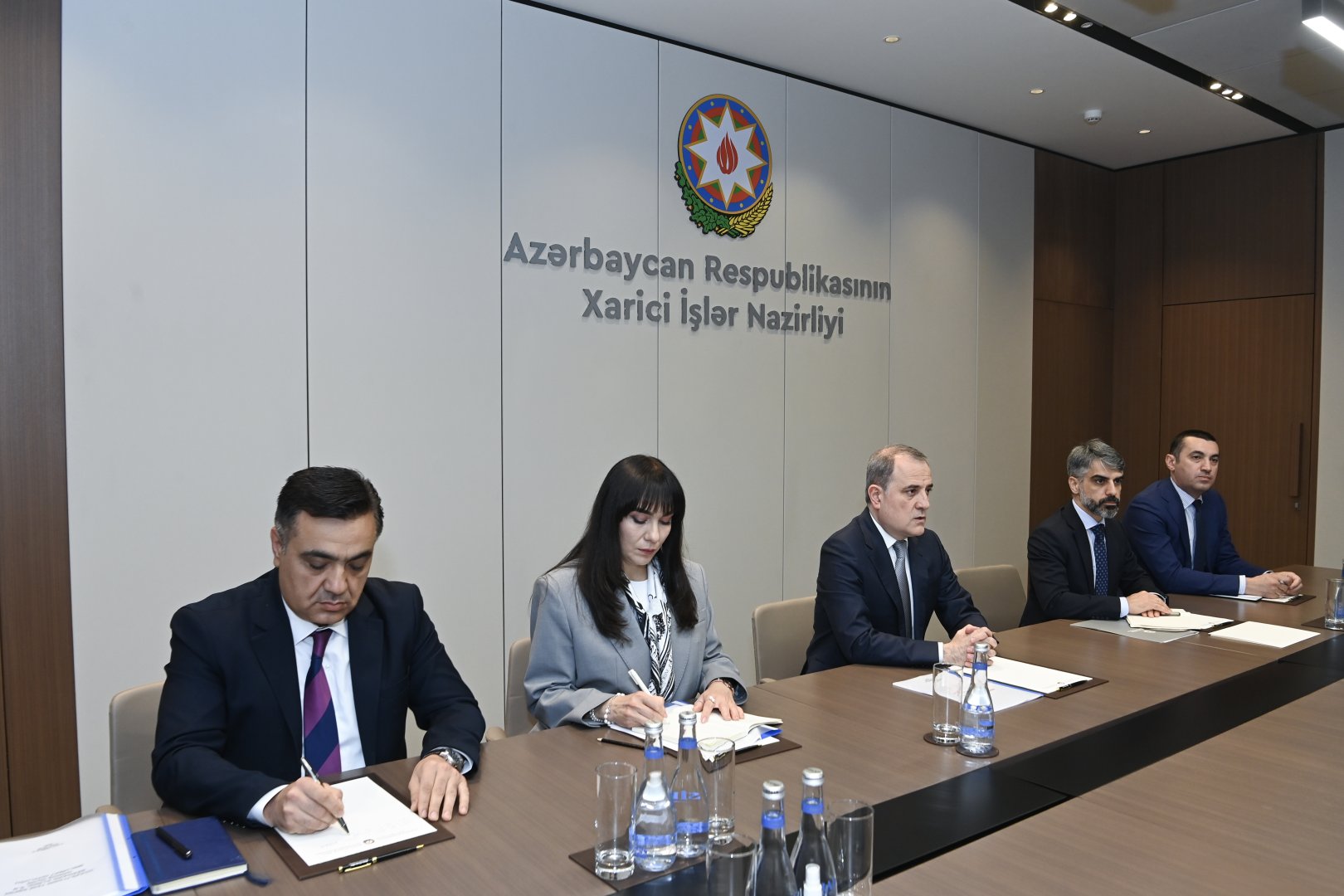 Yeni səfir etimadnaməsinin surətini Ceyhun Bayramova təqdim edib (FOTO)