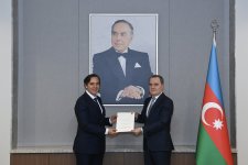 Yeni səfir etimadnaməsinin surətini Ceyhun Bayramova təqdim edib (FOTO)
