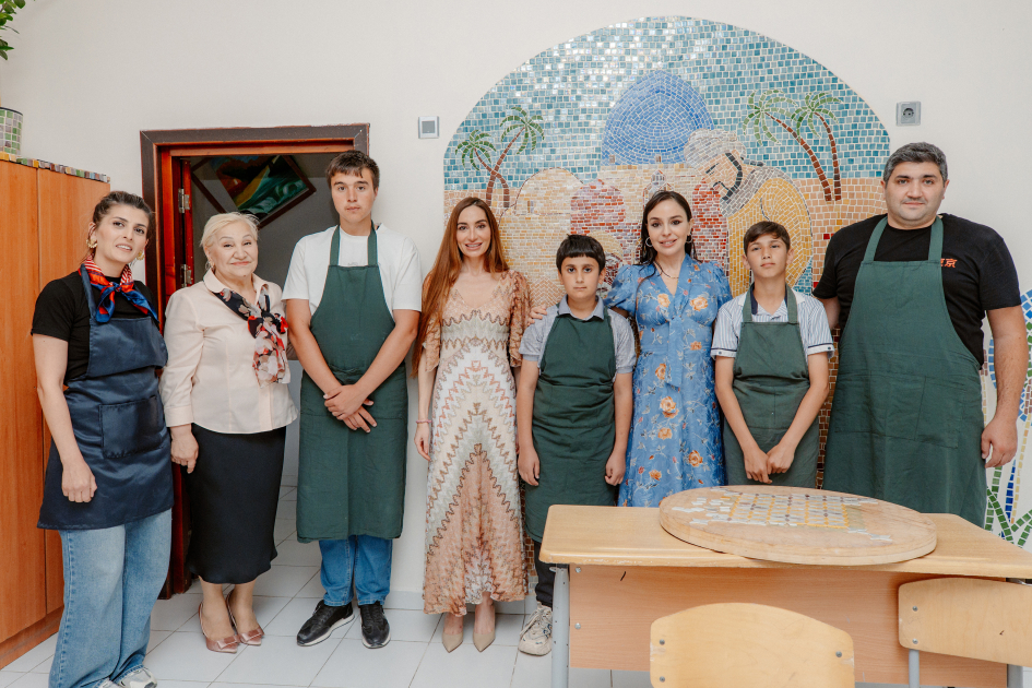 Leyla Əliyeva və Arzu Əliyeva 11 nömrəli inteqrasiya təlimli internat tipli ümumtəhsil məktəbində olublar (FOTO)