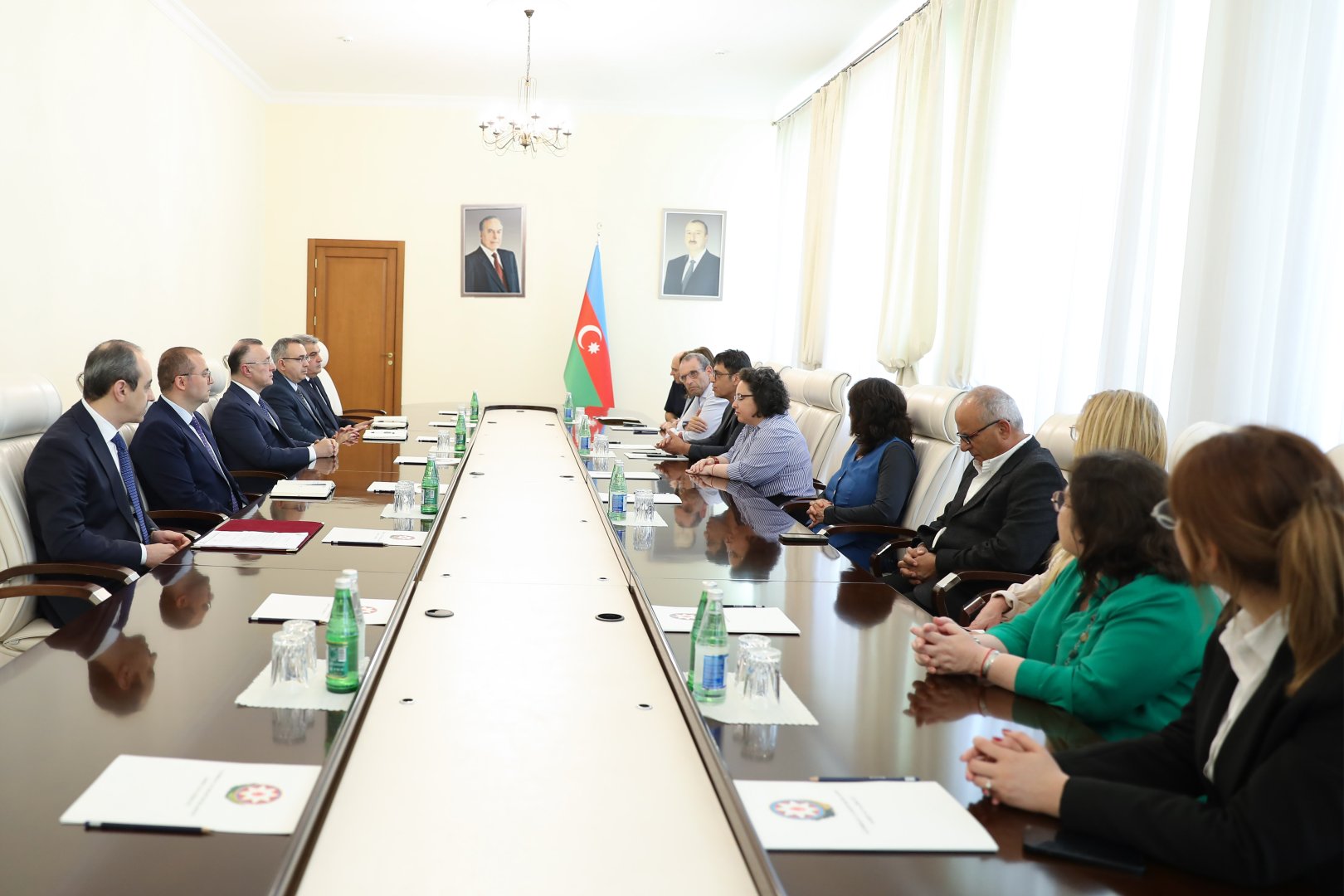 İsrailli tibb mütəxəssisləri Səhiyyə Nazirliyinin mükafatlarına layiq görülüblər (FOTO)