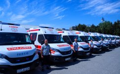 Regionlara 25 yeni ambulans və reanimobil təhvil verilib