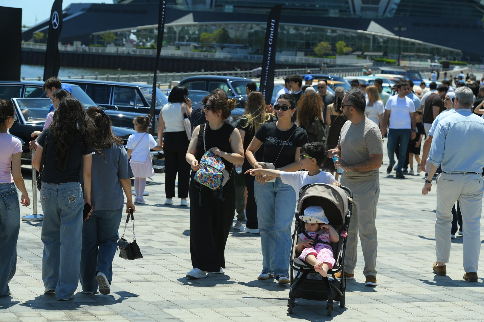 Klassik və sürət avtomobilləri festivalının birinci günü başa çatıb (FOTO/VİDEO)