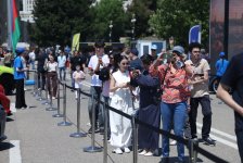 Bakı bulvarında klassik və sürət avtomobillərinin festivalı keçirilir (FOTO)
