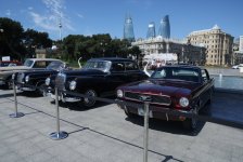 Bakı bulvarında klassik və sürət avtomobillərinin festivalı keçirilir (FOTO)