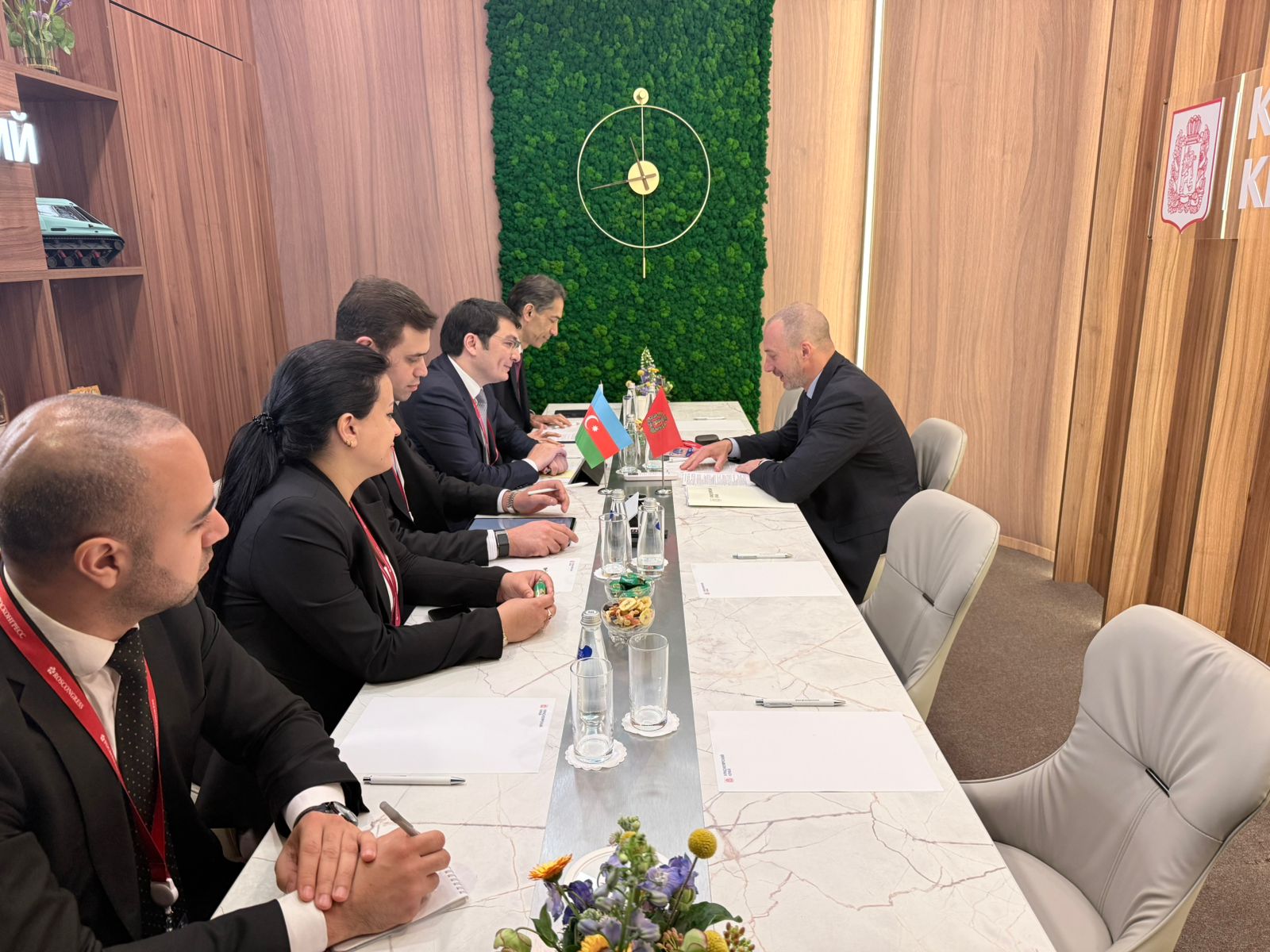 Sankt-Peterburq Forumunda Azərbaycanın iqtisadi əməkdaşlıq gündəliyi müzakirə olunub (FOTO)