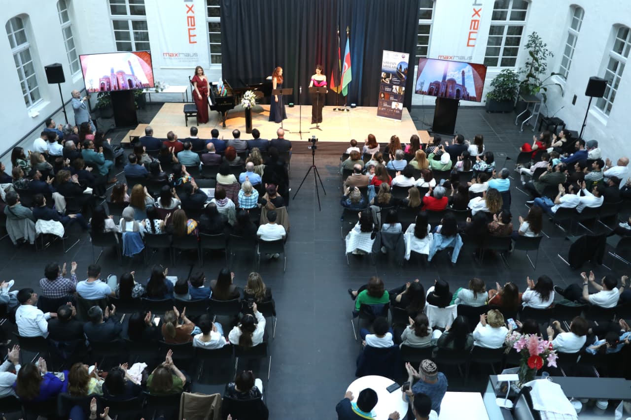 Almaniyada 15 İyun Milli Qurtuluş Günü münasibətilə təntənəli tədbir təşkil olunub (FOTO)
