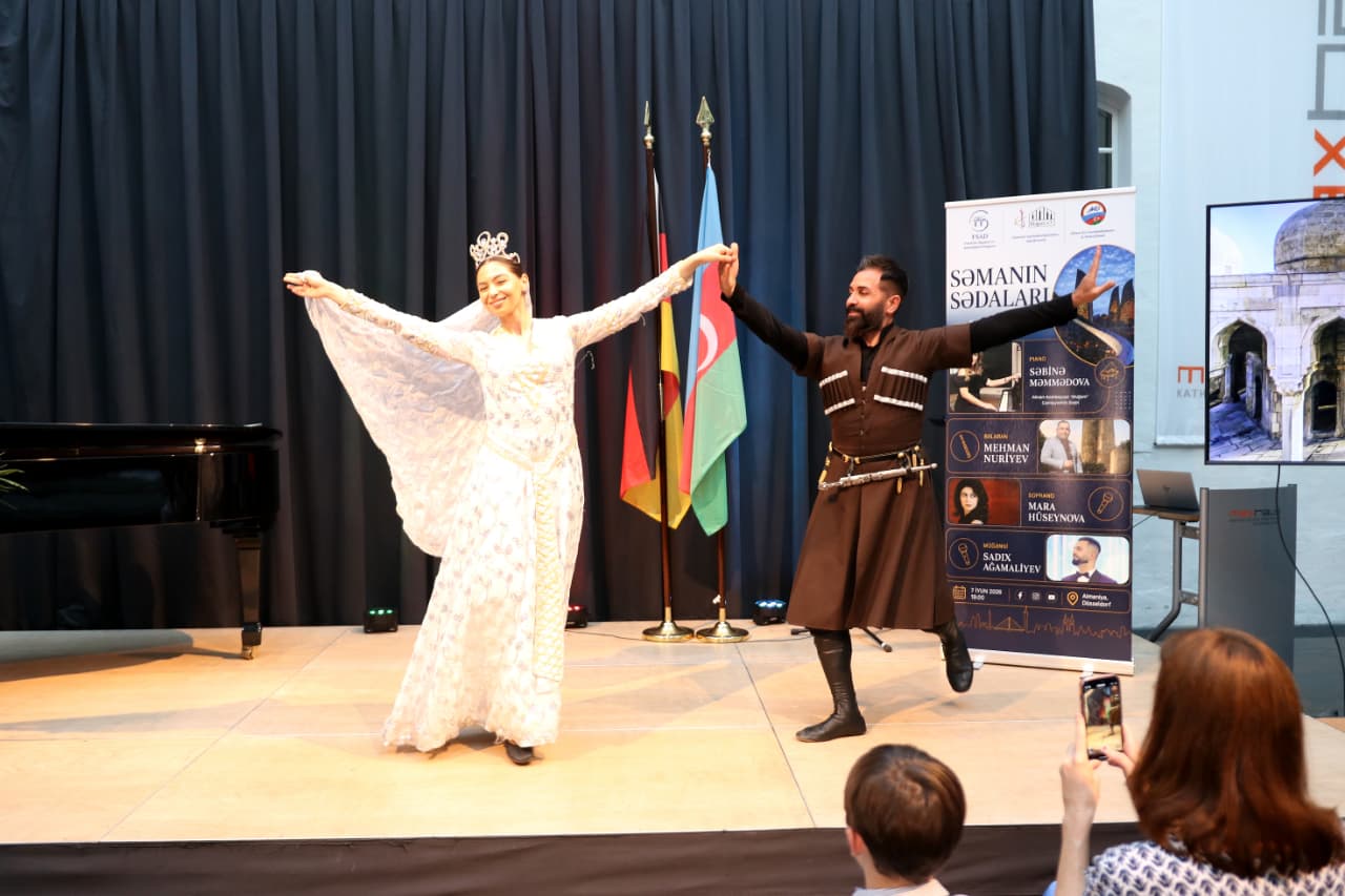 Almaniyada 15 İyun Milli Qurtuluş Günü münasibətilə təntənəli tədbir təşkil olunub (FOTO)