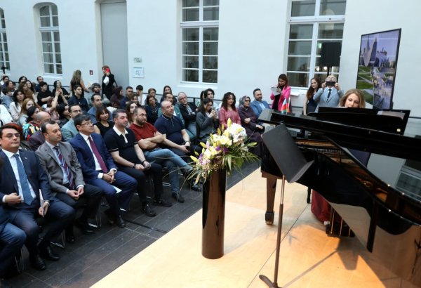 Almaniyada 15 İyun Milli Qurtuluş Günü münasibətilə təntənəli tədbir təşkil olunub (FOTO)