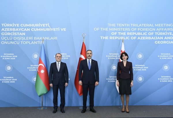 İstanbulda üçtərəfli görüş (FOTO)