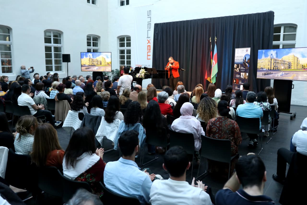 Almaniyada 15 İyun Milli Qurtuluş Günü münasibətilə təntənəli tədbir təşkil olunub (FOTO)