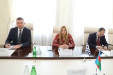 Səhiyyə naziri Yunanıstanın Azərbaycandakı səfiri ilə görüşüb