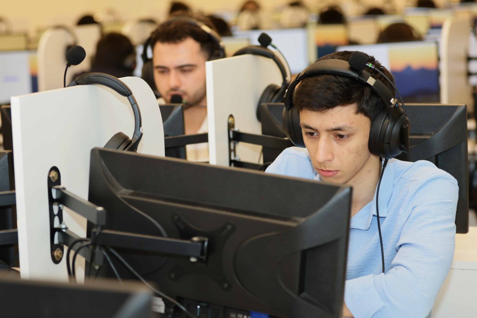 Azərbaycan ali təhsilində ilk: UNEC-də APTIS əsaslı ingilis dili imtahanları keçirilir (FOTO)
