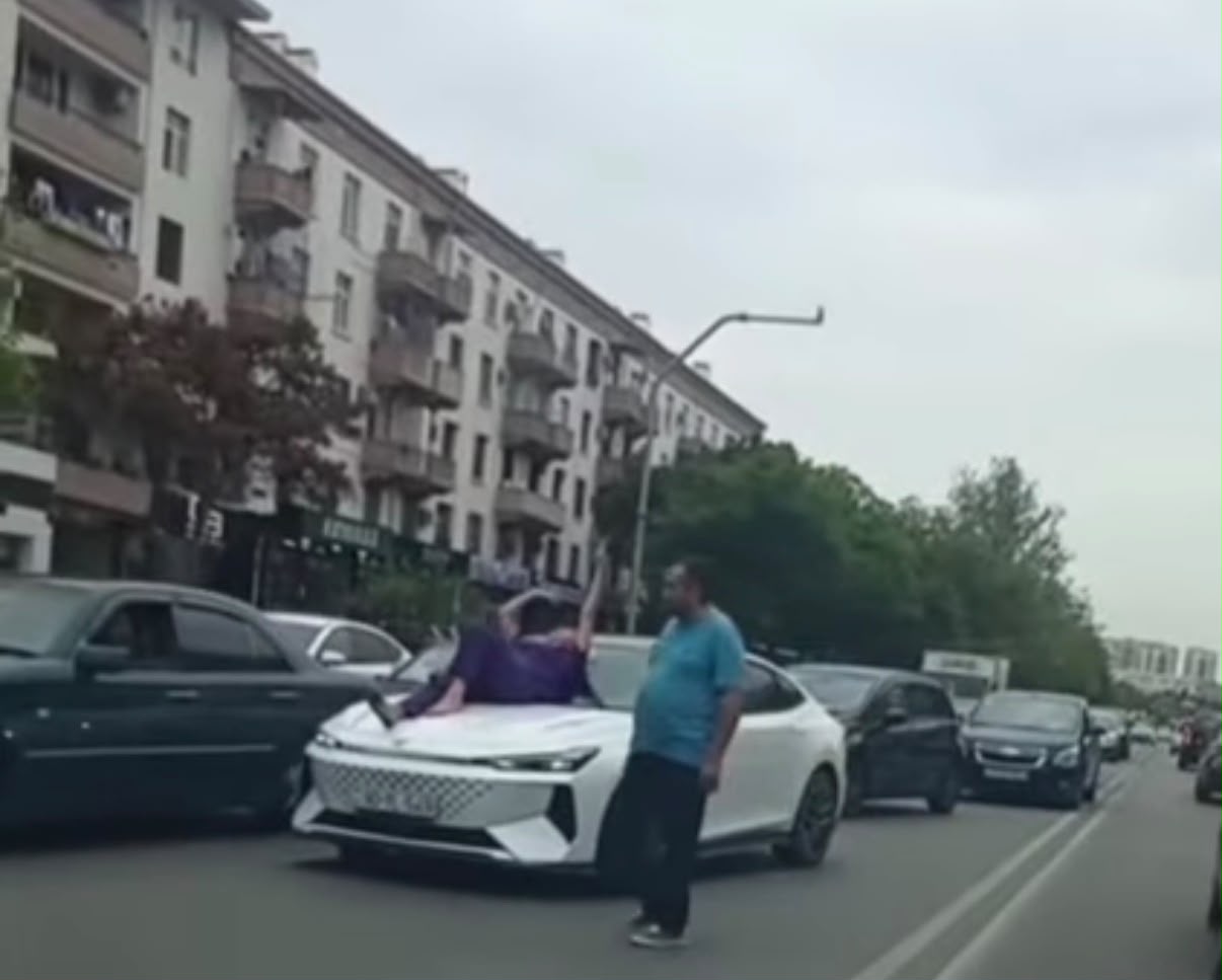 Polis Nəsimidə yol hərəkətinə mane olan qadın barədə açıqlam