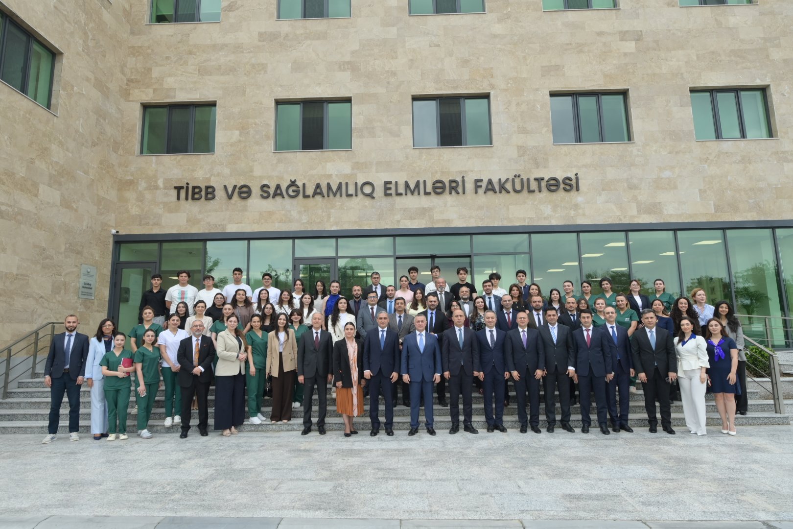 Nazirlər Qarabağ Universitetinin Klinikasında olublar (FOTO)