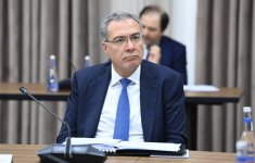 Əli Əsədov iclas keçirdi, yeni qərar qəbul edildi (FOTO)