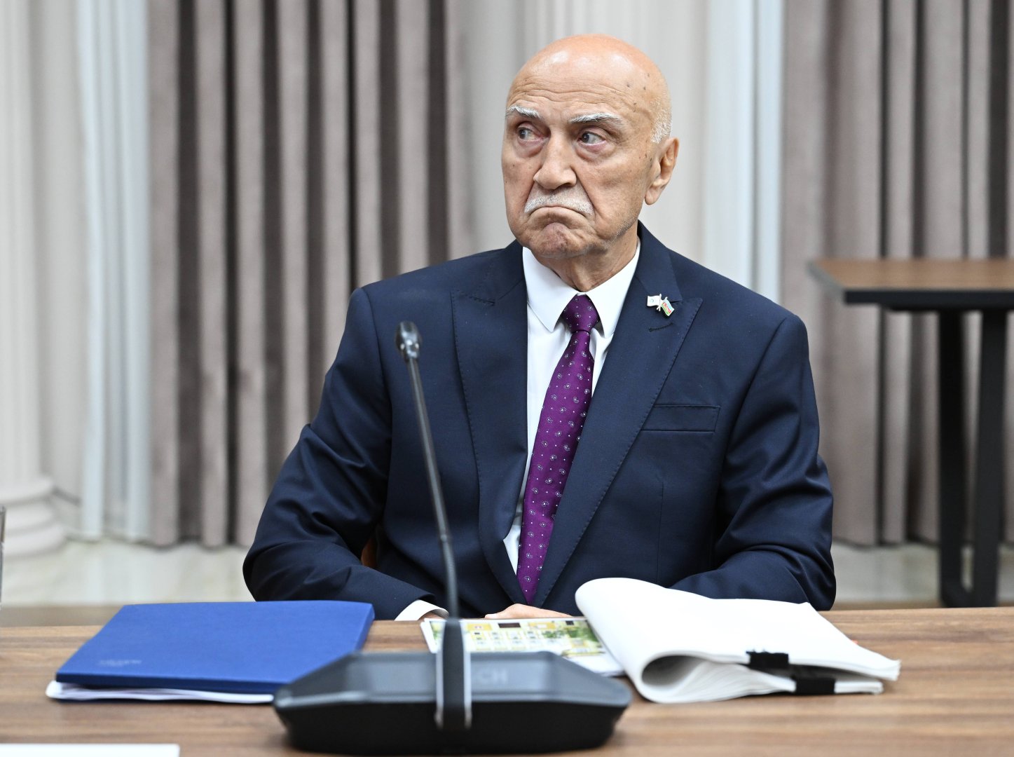 Əli Əsədov iclas keçirdi, yeni qərar qəbul edildi (FOTO)