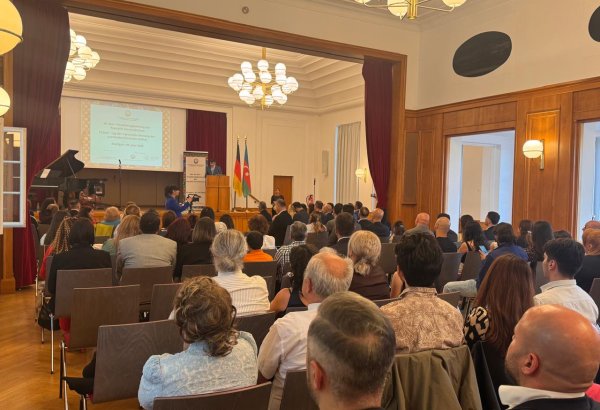 Azərbaycan diasporu Ştutqartda Müstəqillik və Milli Qurtuluş günləri münasibətilə təntənəli tədbir təşkil edib (FOTO)