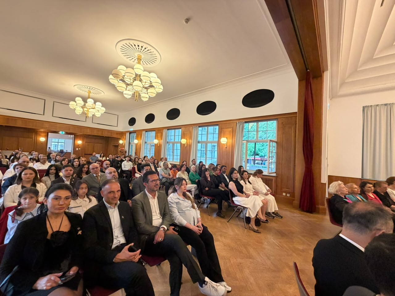 Azərbaycan diasporu Ştutqartda Müstəqillik və Milli Qurtuluş günləri münasibətilə təntənəli tədbir təşkil edib (FOTO)