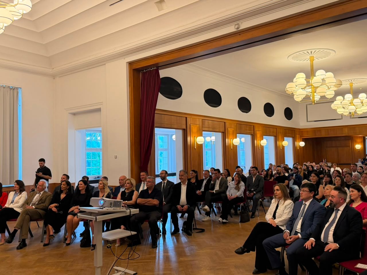 Azərbaycan diasporu Ştutqartda Müstəqillik və Milli Qurtuluş günləri münasibətilə təntənəli tədbir təşkil edib (FOTO)